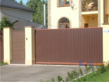 Откатные ворота DoorHan с калиткой 2000x2700 с приводом