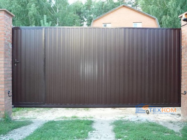 Готовые откатные ворота DoorHan с калиткой 2000x2100