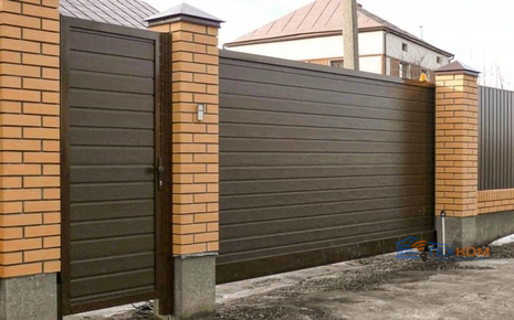 Откатные ворота для дома DoorHan с калиткой 1700x2300