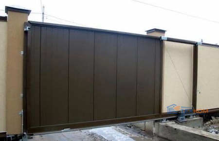 Откатные ворота DoorHan с сэндвич-панелью 2000x5200 для дачи