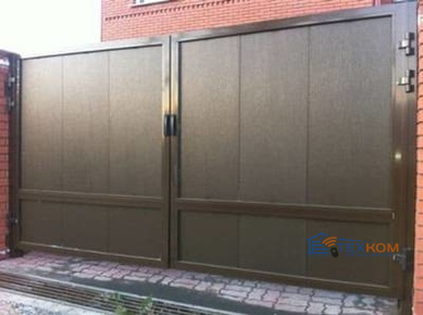 Уличные откатные ворота DoorHan с сэндвич-панелью 2000x4000